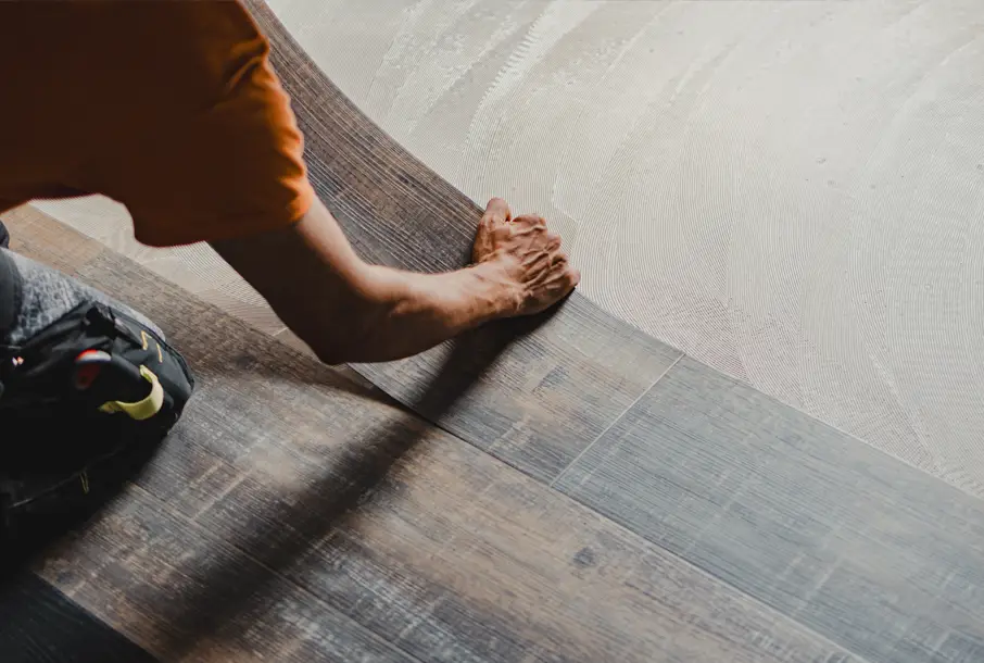 Präzise verlegte Böden, die Ihre Räume stilvoll aufwerten.